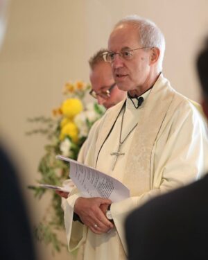 Justin Welby Instagram - The Church is the body of Christ - we belong to one another and share each others’ burdens. 

As we gathered to worship at St Wilfrid’s in @CofEPortsmouth this morning, we remembered our brothers and sisters in the Holy Land, and prayed for all God’s children caught up in war.