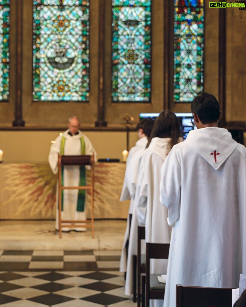 Justin Welby Instagram - These extraordinary young people are now committed to spending a #YearInGodsTime as part of @thecommunityofstanselm – a group of Christians who live, study, serve and pray together at Lambeth Palace. Join me in praying for God to reveal the depths of his personal call to each one of them this year. #YearInGodsTime