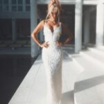 KAROL G Instagram - Ayer por primera vez en mi carrera gané el premio a “MEJOR ÁLBUM DEL AÑO”, otros premios más y un reconocimiento especial a mi fundación @concorafoundation que cada día impacta a más personas gracias al apoyo de todos ustedes ✨🕊️🤍 Me siento muy feliz y agradecida 🥹 Que chimba la vida !!! Latin Billboards