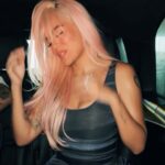 KAROL G Instagram - Con estas foticos me despido de ParisSss y de lo rico que la pasé 🤍✨ Paris, France