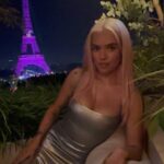 KAROL G Instagram - Las noches siempre son bonitas en Paris pero hoy mi Cita era mi papá 📈🤍✨🥐 Eiffle Tower, Paris France.