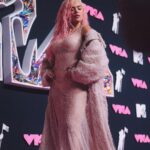 KAROL G Instagram - Hay un montón de sueños cumplidos en estas 10 fotos 🤍🤍🤍✨ QUE NOCHE!!!! VMAs