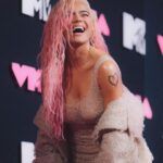 KAROL G Instagram - Hay un montón de sueños cumplidos en estas 10 fotos 🤍🤍🤍✨ QUE NOCHE!!!! VMAs