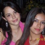 KAROL G Instagram - Alguien encontró mi Facebook de cuando estaba en el colegio que no yo me acordaba que existía y empezó a compartir las fotos jaja QuE ChImBaAAa (Así escribía en el Facebook 😂) El verdadero TBT 🐥🐥🐥🐥❤️‍🩹