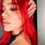 KAROL G Instagram - Saquemos un par de fotos, mientras colgás tu MotoOo con esta barbie de copilotOoo 🏍 🖤🎱🔞📵🚫