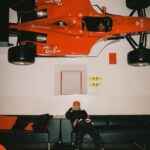 KAROL G Instagram - Ayer me invitaron a conocer la factoría de ferrari en Italia 🇮🇹 y a correr Fórmula 1 con el actual campeón en Silverstone @carlossainz55 🥺✨ Gracias @ferrari y @missionwinnow por la invitación 🖤❤️🖤❤️🖤 Real , una de las mejores experiencias de mi vida !!!!!!!!!!!!!! ⛽️🚧⛽️ Ferrari Factory Maranello,Italy