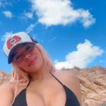 KAROL G Instagram - Que chimba la vida! 🥺☀️🌴🌅🦋⛵️🧃🍄🪸🔋🧜🏽‍♀️🦞🪴🐠🦀🌸🍃⛱️🐚🔋