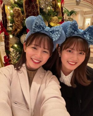Kaho Mizutani Instagram - Merry Christmas🎄✨
少し前にクリスマスディズニーしてきたよ🎅🏻🐭
かわいいかわいい琳加ちゃんと出会えた青春シンデレラが
今夜最終回です🍷是非ご覧ください💎
そして素敵なクリスマスをお過ごし下さい⭐️🌃