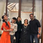 Kajol Instagram - First post of 2024 and the thought that keeps coming gratitude gratitude gratitude .. #newyearvibe #family #letitrollout #2024