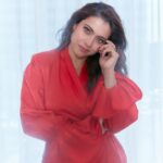 Kajol Instagram - Wearing red because life’s too short for blending in! 💃 #StandOutInRed #DressNotBlend