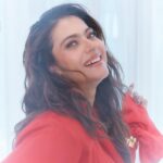 Kajol Instagram - Wearing red because life’s too short for blending in! 💃 #StandOutInRed #DressNotBlend