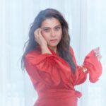Kajol Instagram - Wearing red because life’s too short for blending in! 💃 #StandOutInRed #DressNotBlend