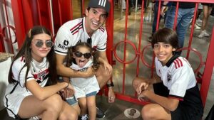 Kaká Instagram - Porque @saopaulofc é sentimento , que jamais acabará!! 

Eu te amo tricolor ❤️🤍🖤 

Te amo futebol ⚽️