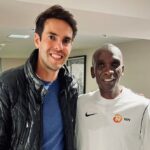 Kaká Instagram - Running a Marathon is one of a few sports where an amateur athlete has the privilege to be on the same “field” with elite pro athletes. Last Sunday, I was honored to run my first marathon where @kipchogeeliud broke his world record, completing a full marathon in 2:01:09h. Congratulations, Legend, for everything you have done for the sport! I wish you great success in your following challenges!! Berlin