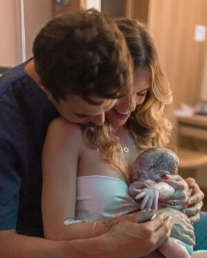 Kaká Instagram - 13.02.23 Nasceu nossa Sarah ❤️
Obrigada Senhor por essa benção! 

Fotos @hannarocha