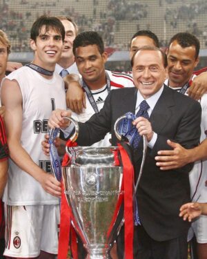 Kaká Instagram - È con profonda tristezza che ricevo la notizia della scomparsa del Presidente Silvio Berlusconi. La mia vita sarà per sempre legata al Milan e questo è dovuto all'opportunità che mi è stata data da lui. I miei pensieri e le mie preghiere sono con la sua famiglia in questo momento di tristezza. 

// 

It is with deep sadness that I receive the news of the passing of President Silvio Berlusconi. My life will always be connected to Milan, and that is thanks to the opportunity he gave me. My thoughts and prayers are with his family in this time of sorrow.

//

É com profunda tristeza que recebo a notícia do falecimento do Presidente Silvio Berlusconi. Minha vida sempre será ligada ao Milan e isso se deve a oportunidade que foi me dada por ele. Meus pensamentos e orações estão com sua família neste momento de tristeza.