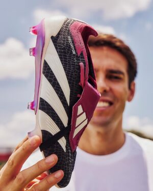 Kaká Instagram - unmatched excellence in both player and boot. 😍
 excelência incomparável tanto no jogador quanto na chuteira. 😍