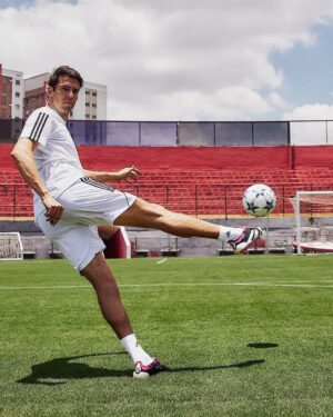 Kaká Instagram - unmatched excellence in both player and boot. 😍
 excelência incomparável tanto no jogador quanto na chuteira. 😍