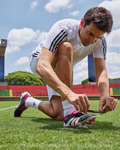 Kaká Instagram - unmatched excellence in both player and boot. 😍  excelência incomparável tanto no jogador quanto na chuteira. 😍