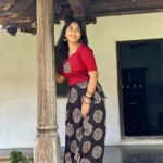 Kalyani Anil Instagram - She through his lens…..🌚😌 👗 @ar_handlooms_kuthampully Kuthiramalika Palace