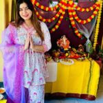 Kanisha Malhotra Instagram - It’s time to bid goodbye, Thankyou for coming every year and blessing us always Gannu… ILY ⭐️⭐️💫🙏 Outfits by: @bafna_boutique . . . . #ganpatibappamorya #bappa #reels #prayer #lalbaugcharaja #trending #reelitfeelit #explorepage #viral #ganesha #welcomehome #kanishamalhotra