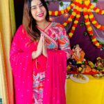 Kanisha Malhotra Instagram - It’s time to bid goodbye, Thankyou for coming every year and blessing us always Gannu… ILY ⭐️⭐️💫🙏 Outfits by: @bafna_boutique . . . . #ganpatibappamorya #bappa #reels #prayer #lalbaugcharaja #trending #reelitfeelit #explorepage #viral #ganesha #welcomehome #kanishamalhotra