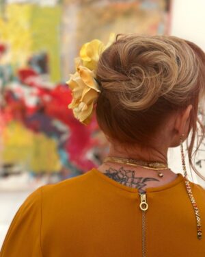 Kari Byron Instagram - A night of @deyoungmuseum art and flowers in #sanfrancisco with @lechatnoirphotography 

Thank you @acute.collective for always making my color ideas into painted hair♥️