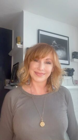 Kari Byron Instagram - Hi there! I am headed to SxSW Edu to host the live studio. If you really want to see what I’ve been up to lately come to our @explr_media panel as we talk with @thenewsmovement about the future of technology, digital storytelling and media. Monday March 6th 1pm. But if you can’t make it all the way to Austin I will be posting an interview so you won’t miss out. 

@jennybuccos @sxswedu #education #womenfounders #digitalstorytelling #media #austin #crashtestgirl #futureofeducation #news #classroom
