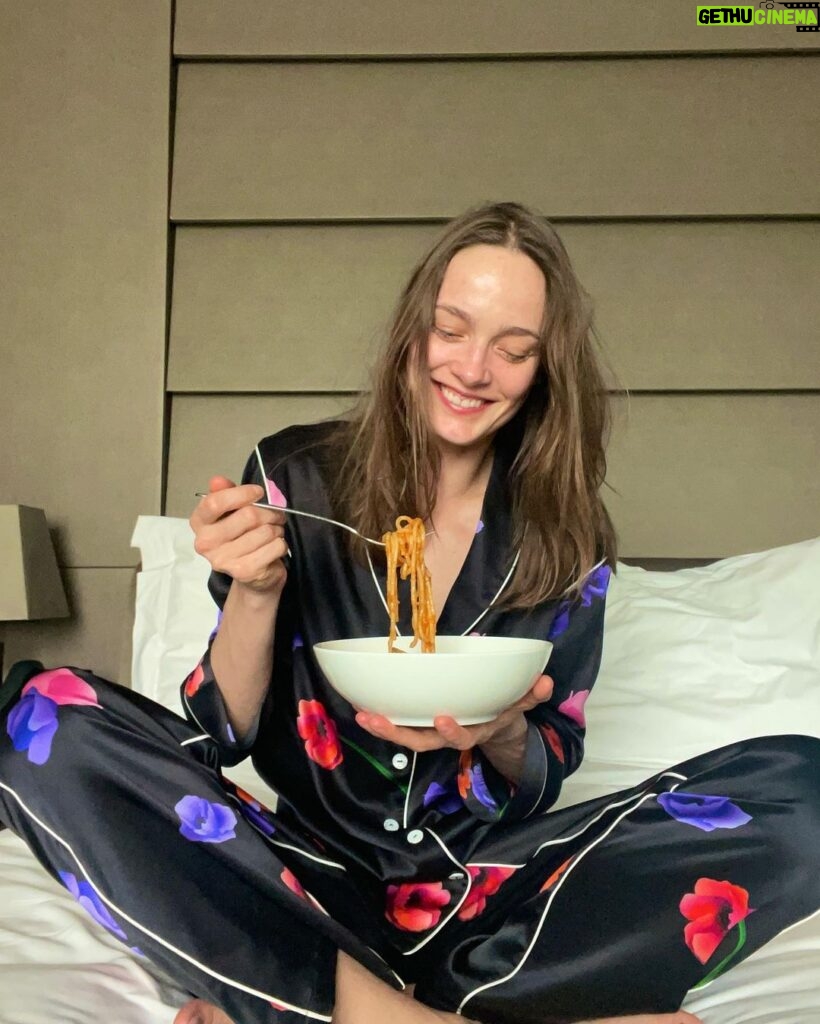 Karmen Pedaru Instagram - PJ’s+Pasta=Perfect evening in☺️🍝❤️ @karmenpedaru.silk