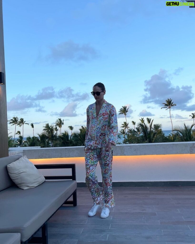 Karmen Pedaru Instagram - “Best Time Ever” pyjamas. @karmenpedaru.silk #luxurysilkpyjamas