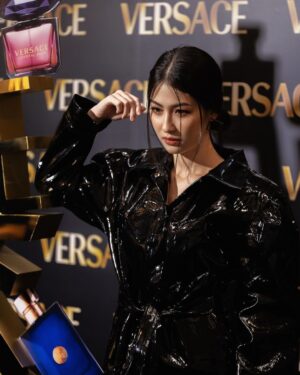 Katareeya Theapchatri Instagram - Versace Holiday Fragrance Season Pop-up
📍 Beauty Hall ชั้น M พารากอน ดีพาร์ทเม้นท์สโตร์
🗓️ วันนี้ - 25 ต.ค. 2566 

#VersaceFragrances
#VersaceHolidayFragrance
@beautyhall_thailand