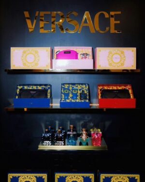 Katareeya Theapchatri Instagram - Versace Holiday Fragrance Season Pop-up
📍 Beauty Hall ชั้น M พารากอน ดีพาร์ทเม้นท์สโตร์
🗓️ วันนี้ - 25 ต.ค. 2566 

#VersaceFragrances
#VersaceHolidayFragrance
@beautyhall_thailand