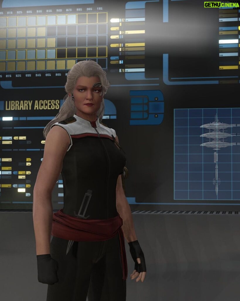 Kate Mulgrew Instagram - Terran Marshal Janeway exercising the right to bare arms 💪🏻💪🏻 #JanewayOrTheHighway #StarTrekOnline #StarTrek @trekonlinegame