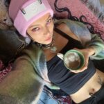 Kate Vitamin Instagram - Feet the size of a small coffee table