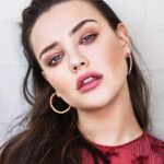 Katherine Langford Instagram - Gracias @glamourmexico 🇲🇽 Thankyou for making me your cover woman and talking art and empowerment 💫 --- "Confío en que el futuro será artístico, feliz, creativo y que me permitirá hacer las cosas que amo. Es emocionante ser una mujer joven"
