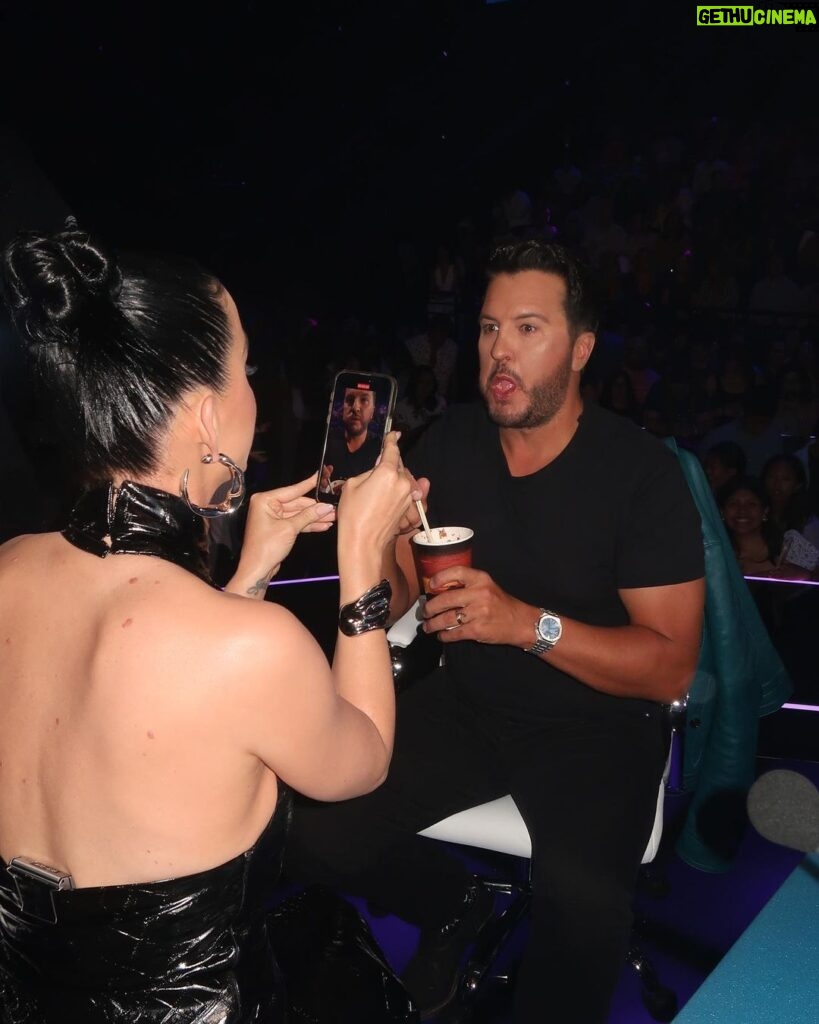 Katy Perry Instagram - Salad in a cup attracts both 🪰 and @lukebryan #idol