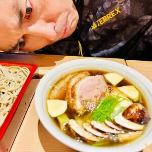 Ken Yasuda Instagram - 旨やっっっばーーーい😋😋🤑🤑🤑
久々に睨まざるをえない出逢いでした。
 #松茸鴨せいろ 

#睨み飯