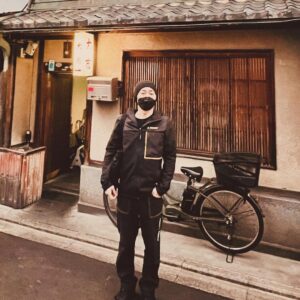 Ken Yasuda Instagram - 創業340年.....。
あゝ京都。
睨み飯すら忘れて、『人生のおもひで』みたいに撮ってました。

今年のご褒美を、今年の自分に。
🐢
