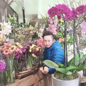 Kentaro Kameyama Instagram - Come visit me @theconservatoryflorist ! I’m a floral designer today.