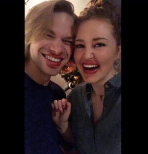Kenton Duty Instagram - Midnight Kiss? ✅
Happy New Years from @mosleyagin and I! #lipstick #redlips💋 #midnightkiss #newyearskiss