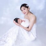 Kerstin Chan Instagram - 寶寶寫真Part2👶🏻 選不出首圖系列 抱在手上還是感覺好不真實～ 好難想像這個小傢伙 在我肚子裡住了10個月 更成了這輩子最甜蜜的羈絆🥹 📷 @katie_cloris_photography #katieclorisphotography #dearliz #新生兒 #新生兒寫真 #新生兒攝影 #寶寶寫真 #寶寶攝影 #寶寶成長日記 #寶寶日記 #嬰兒寫真