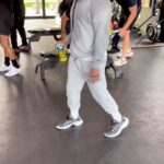 Kevin Hart Instagram - If yo workout crew don’t look like this on a Friday then WTF are you doing!!!!!! Turnt off that @c4energy and dripped in @fableticsmen #HustleHart ….Im the best dancer in the world….🌎 🕺