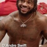 Kevin Hart Instagram - E-A-G-L-E-S in the tub!!! This is what I am talking about with @dreswift_ on this episode of #ColdAsBalls powered by @OldSpice