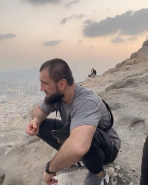 Khabib Nurmagomedov Instagram - Неделя на священном месте.
#Mecca 🕋🤲
#Alhamdulillah for everything