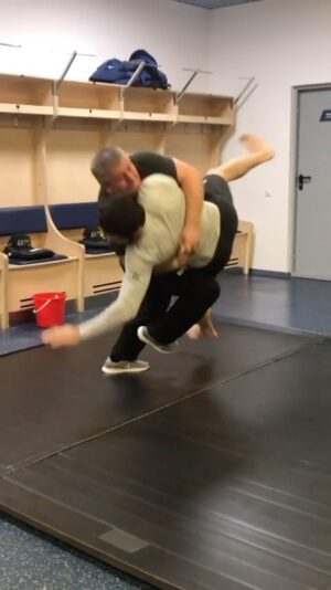 Khabib Nurmagomedov Instagram - Best fighter in the world 🌍 and my Father )))
@islam_makhachev ✈️