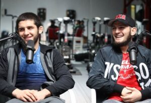 Khabib Nurmagomedov Instagram - Просто лучший 👊
Доказал это в упорном, конкурентном бою, против лучшего действующего бойца планеты.

Всегда есть над чем работать.

Но это история уже останется надолго в этом виде спорта.

Просто вспомните на своей памяти, кто возглавлял рейтинг лучшего бойца вне зависимости от весовой категория с Евразии за всю истории смешанных единоборств, их было всего лишь пару бойцов и Ислам уже в этом списке.

Ты уже история Брат @islam_makhachev