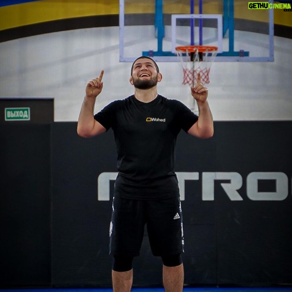 Khabib Nurmagomedov Instagram - Иногда бывают блокбастеры в зале🏀 )))