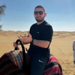 Khabib Nurmagomedov Instagram - Всевышний упомянул в Коране это удивительное животное, просто почитайте про верблюд, это на самом деле удивляет. Holy Quran 88:17 —————— ‎أَفَلَا يَنظُرُونَ إِلَى الْإِبِلِ كَيْفَ خُلِقَتْ Неужели они не видят, как созданы верблюды,