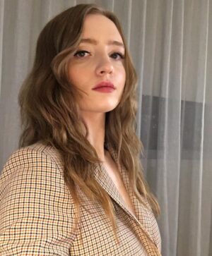 Kiera Allen Instagram - Since you couldn’t see the full press junket LEWK through Zoom, I thought I’d do a little high-drama hotel room photoshoot.

Styling by @emilysanchezstyle
Makeup by @kmannmakeup
Hair by @davestanwell
Photos by Mom, but with Dad’s phone ‘cause it’s got the good camera
Lighting by the aforementioned Dad holding a lamp
Selfies by me