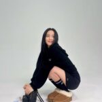 Kim Jisoo Instagram - @alo @aloyoga 🐾